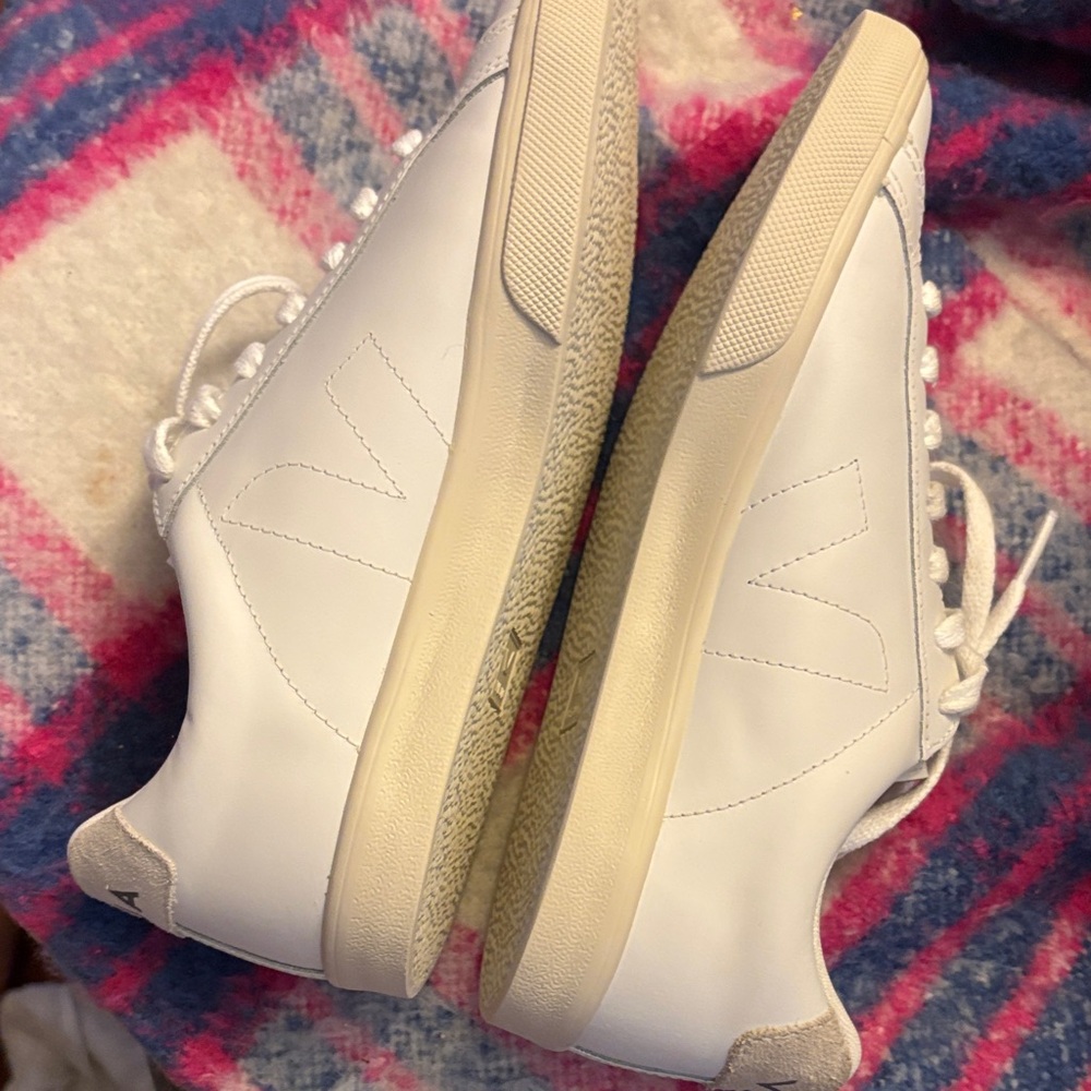 Veja Esplar Leather Sneakers - Picture 7 of 9